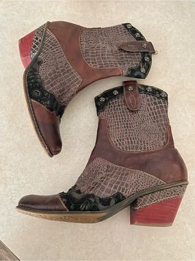 L’Artiste Animate Mid Calf Western Leather Studded Patchwork Boots EU 39 US 8.5
